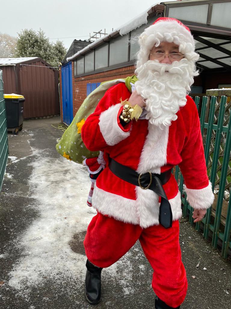 MichaelEJWood's tweet image. Yesterday was the annual highlight of my year. Playing Father Christmas to the kids in Mrs Wood’s class is so much fun. Happy Christmas everyone 🎅 #SantaClaus