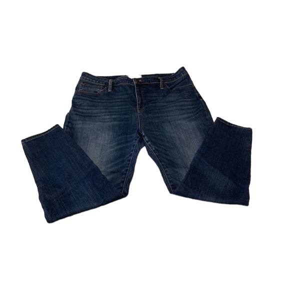 KimThekimmiller's tweet photo. So good I had to share! Check out all the items I'm loving on @Poshmarkapp #poshmark #fashion #style #shopmycloset #skiesareblue #madewell #franciscan: https://t.co/5mvHhwHj4j https://t.co/YF3gdIo5YT