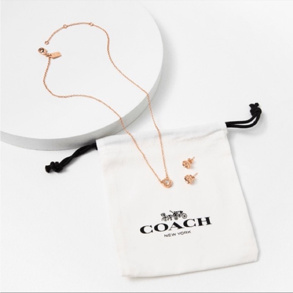 sellordiet's tweet photo. So good I had to share! Check out all the items I'm loving on @Poshmarkapp #poshmark #fashion #style #shopmycloset #notknown #coach #adidas: https://t.co/K5EfzHicL6 https://t.co/T0sXrKpUa5