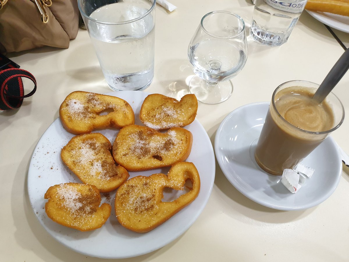 mst1953's tweet photo. Después de haber estado en la Gloria con mi Virgen de La Esperanza, merezco un desayuno en condiciones!!
#PanFrito
#Manguara
#DeSevillanasManeras https://t.co/ZfamzdXSjF