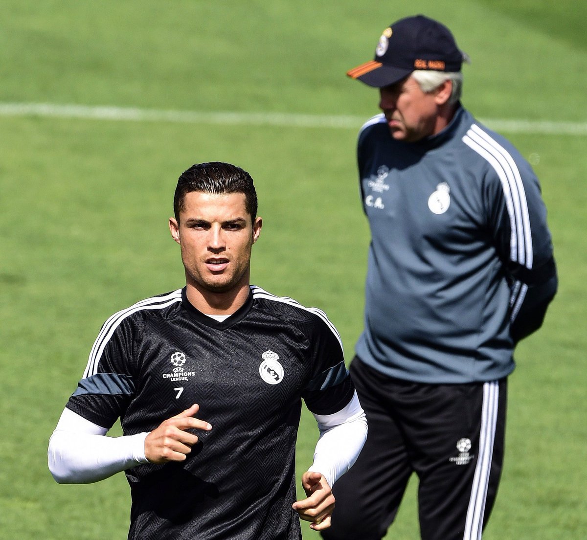 FabrizioRomano's tweet photo. ▫️ Cristiano Ronaldo had training at Valdebebas thanks to his excellent relationship with Real &amp; Pérez;

▫️ Chelsea exploring options to sign new striker in January;

▫️ Arsenal working on Mudryk deal — not advanced yet, player very keen on move.

More: https://t.co/k9kMzVZq3p https://t.co/DsvNES5g21