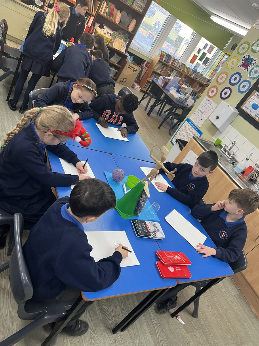 Miss_JonesSTM's tweet photo. Thursday morning creating some composition art using still life objects 👏🏼😀 lots of concentration! @MsParkinsonSTM https://t.co/qtDcL1ZL1a