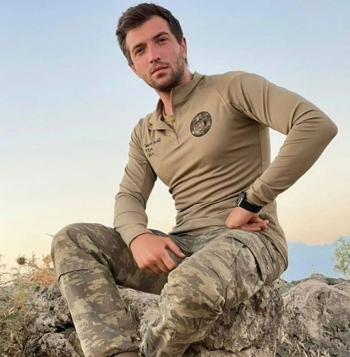 "ŞEHİDİN VAR TÜRKİYE"
Pençe Kilit Operasyonunda yaralanarak kaldırıldığı GATA’da tedavi gören Piyade Komando Üsteğmen Tunahan Yavuz şehit oldu. 
Türk milletinin başı sağ olsun. 🇹🇷