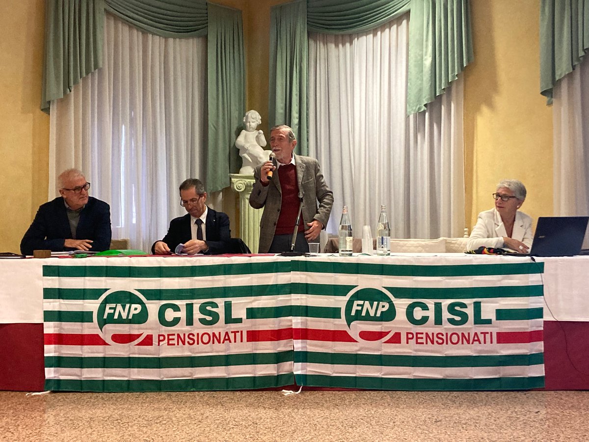 FNPPiemonte's tweet photo. È iniziata presso il ristorante “Picchio Rosso” di Cuneo la celebrazione dei 70 anni #Fnp Cisl Cuneo dal titolo: "In viaggio verso una nuova alba”. Presenta la giornata il Segretario generale Fnp #Piemonte Giorgio Bizzarri. https://t.co/oR52fxZpyo