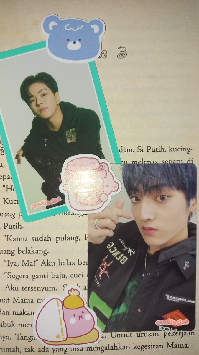 - `, awa mail ꒱ ↷🖇 
☆ [ 151222 ] ☆

17th dibulan ini di sambut dengan harutooo yang tampan, ini juga jadi pc haruto pertama aku t_t 
baik bangett sellernya dikasih freebies jaehyuk 😼‼️