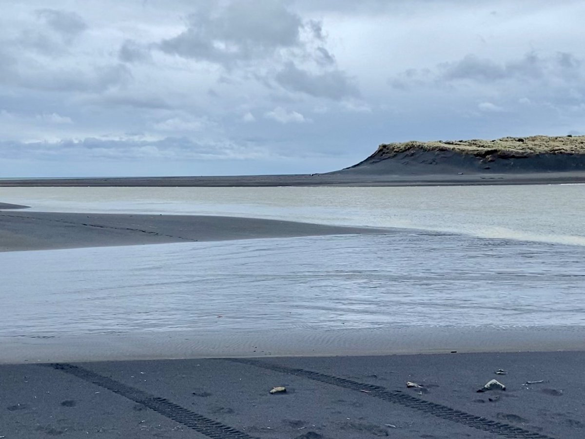 thebarrscene's tweet photo. We spent the last few days in Waitomo checking out caves, waterfalls, and black sand beaches. Have we mentioned yet how stunning NZ is? #thebarrscene #waitamo #globalnomads #travelblogger https://t.co/xfgIDtGqYV