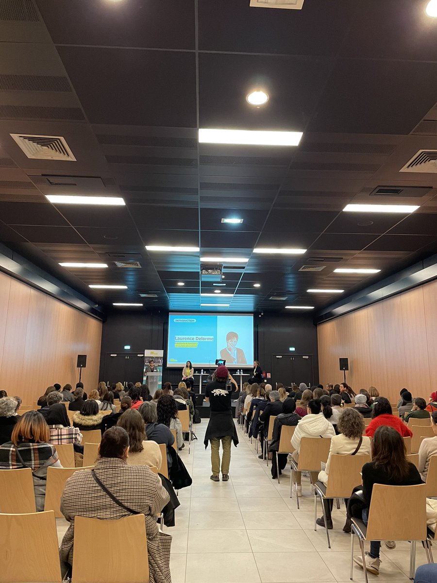 SocialBuilder's tweet photo. Nous sommes ravi.e.s de vous annoncer l'inauguration du Forum Femmes&amp;Numérique: #OsezLaTech à @villeurbanne ! Un événement 100% gratuit et ouvert à tous.tes.
Pour débuter cette journée, nous retrouvons @ldelormelc, de la Fondation #Educaterre et Philippe Zymek de @pole_emploi. https://t.co/dt1POk8uGY