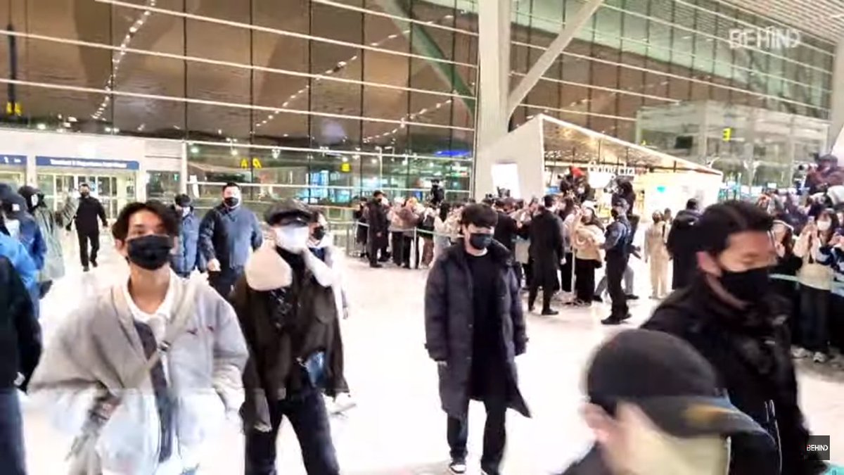 FiloCarat's tweet photo. All members of #SEVENTEEN are now departing from Incheon Airport to Manila, Philippines for #BETHESUNinBulacan additional show! 🧡

Have a safe and comfortable flight, @pledis_17! ✈️ https://t.co/2yLM9beSXt