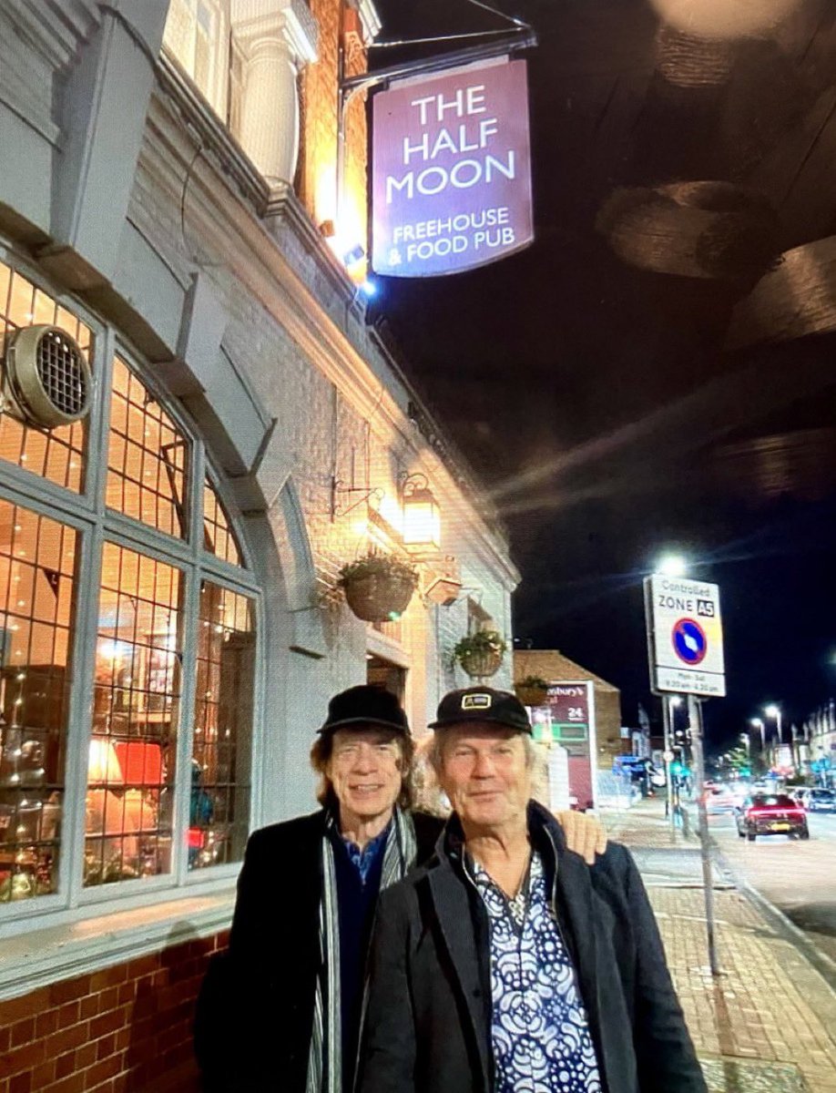 A pleasure to welcome <a href="/MickJagger/">Mick Jagger</a> on great form here last night to watch his brother #ChrisJagger guest with <a href="/SlimChanceMusic/">Slim Chance</a> along with the wonderful #Rumer. What a way to start the weekend!