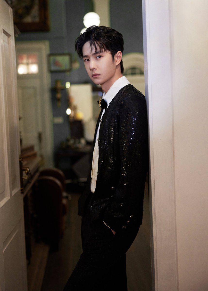 ZSWW_MM_FC's tweet photo. 2022.12.15 YIBO-OFFICIAL Weibo Update(1/3)
WangYibo GQ Men of The Year 2022
ရှန်ဟိုင်းရဲ့အလင်းရောင်ကိုအတူတူခံစားပြီး ကြယ်ရောင်စုံတဲ့ညကိုစောင့်လိုက်ပါ။ +

#WangYiBo王一博 #၀မ်ရိပေါ်
#WangYibo_GQMOTY2022
#XTFMM
#ZSWWMMFC https://t.co/HyiooxVHk4