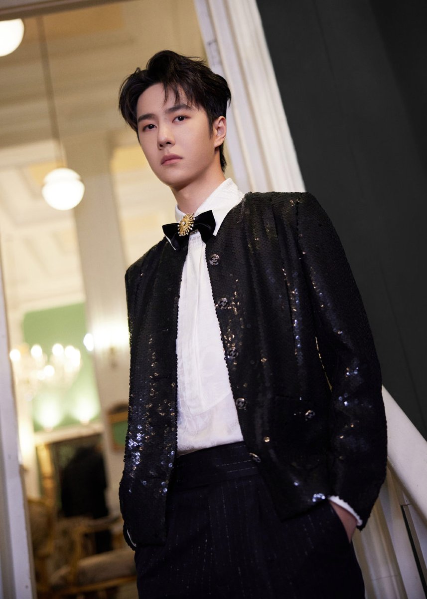 ZSWW_MM_FC's tweet photo. WangYibo GQ Men of The Year 2022 (2/3)
+@UNIQ-王一博 သည်CHANEL 2022/23အစောပိုင်းနွေဦး အားလပ်ရက်စီးရီးမှရောင်စုံပန်းထိုးအင်္ကျီနှင့်+

#WangYiBo王一博 #၀မ်ရိပေါ်
#WangYibo_GQMOTY2022
#XTFMM
#ZSWWMMFC https://t.co/atZm0t8QT6