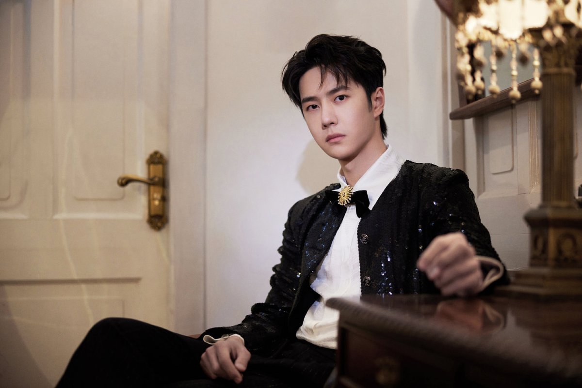 ZSWW_MM_FC's tweet photo. WangYibo GQ Men of The Year 2022 (2/3)
+@UNIQ-王一博 သည်CHANEL 2022/23အစောပိုင်းနွေဦး အားလပ်ရက်စီးရီးမှရောင်စုံပန်းထိုးအင်္ကျီနှင့်+

#WangYiBo王一博 #၀မ်ရိပေါ်
#WangYibo_GQMOTY2022
#XTFMM
#ZSWWMMFC https://t.co/atZm0t8QT6
