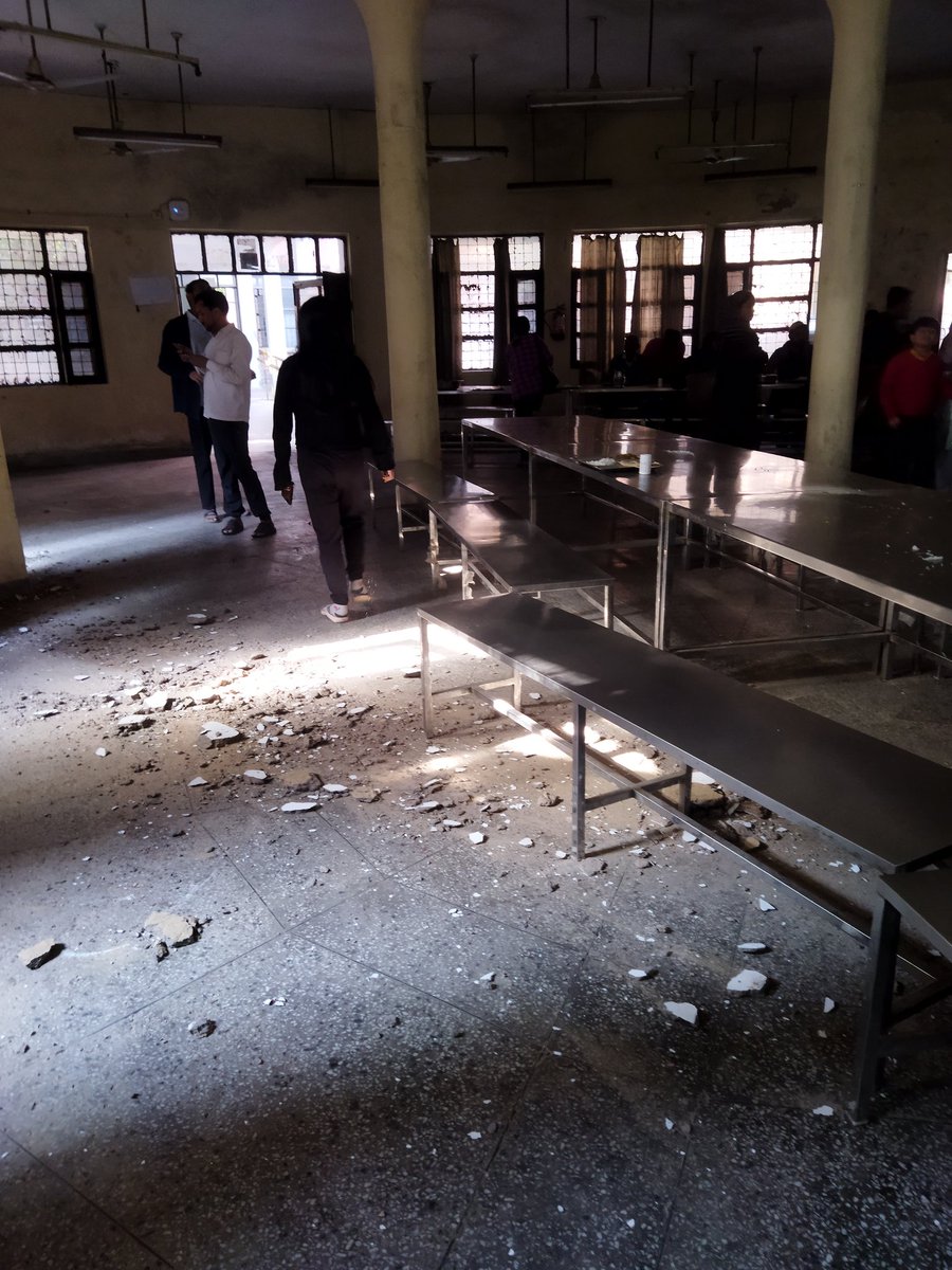 ArchanaKShaji's tweet photo. What is the point in being a premier institution @JNU_official_50 if you cannot even maintain basic infrastructure? Chunks of debris from Sabarmati Hostel Mess fell during lunch hour, narrowly missing students. https://t.co/qhUOOBbVrI