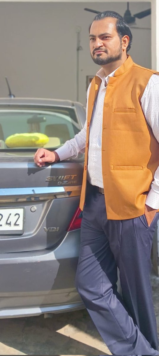 SukhantoN's tweet photo. ਲਿੱਖ ਦਿੰਦੇ ਹਾਂ ਜੋ ਕਹਿ ਨੀ ਹੁੰਦਾ
ਦਿਲ ਮੰਨ ਕੇ ਕੋਰੇ ਕਾਗ਼ਜ਼ ਨੂੰ ,

ਸਿਆਹੀ ਮੁੱਕ ਜਾਵੇ ਜਦ ਲਿੱਖਦੇ - ਲਿੱਖਦੇ
ਦਿਲ ਤੋਂ ਬਸ ਫ਼ਿਰ ਰਹਿ ਨੀ ਹੁੰਦਾ  ।।।

               ਕਲ਼ਮ ਤੇ ਕੋਰੇ ਕਾਗ਼ਜ਼ ਦਾ ਰਿਸ਼ਤਾ
                     ਨਿਤਿਨ ਰਾਜਦੇਵ ਸੁਖਾਂਟੋ https://t.co/t6thyIjap1