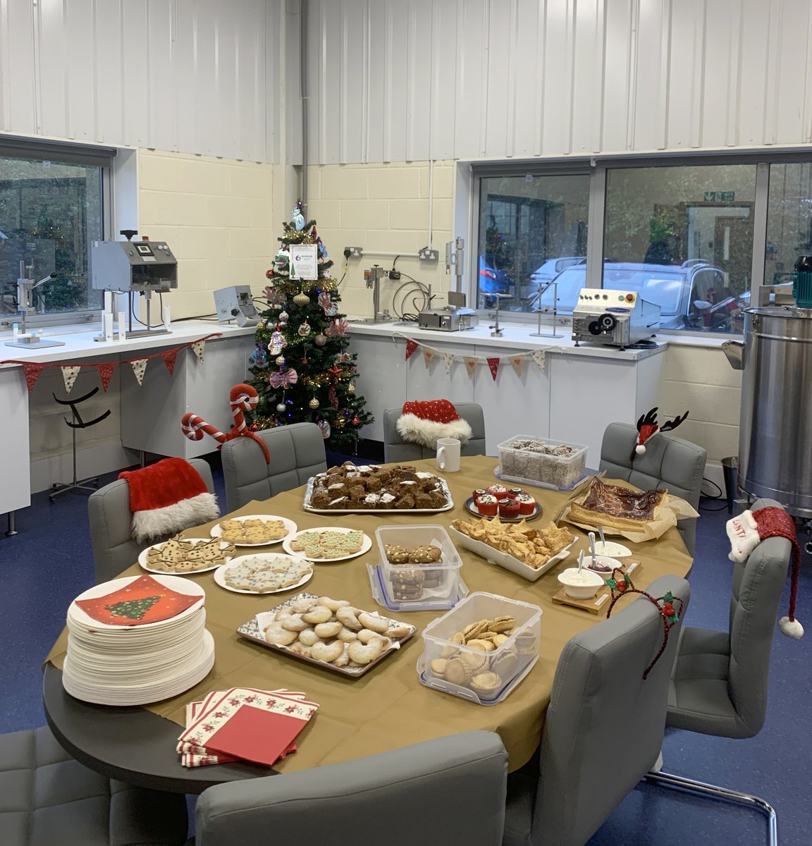 Adelphi_Group's tweet image. A selection of highlights from our #ChristmasJumperDay and #BakeOff! 🎅
This marks our last event supporting 2022's Charity Partner Martlets Hospice, who have been a joy to work with.
Look out for our next post, which will announce our Charity Partner for 2023!