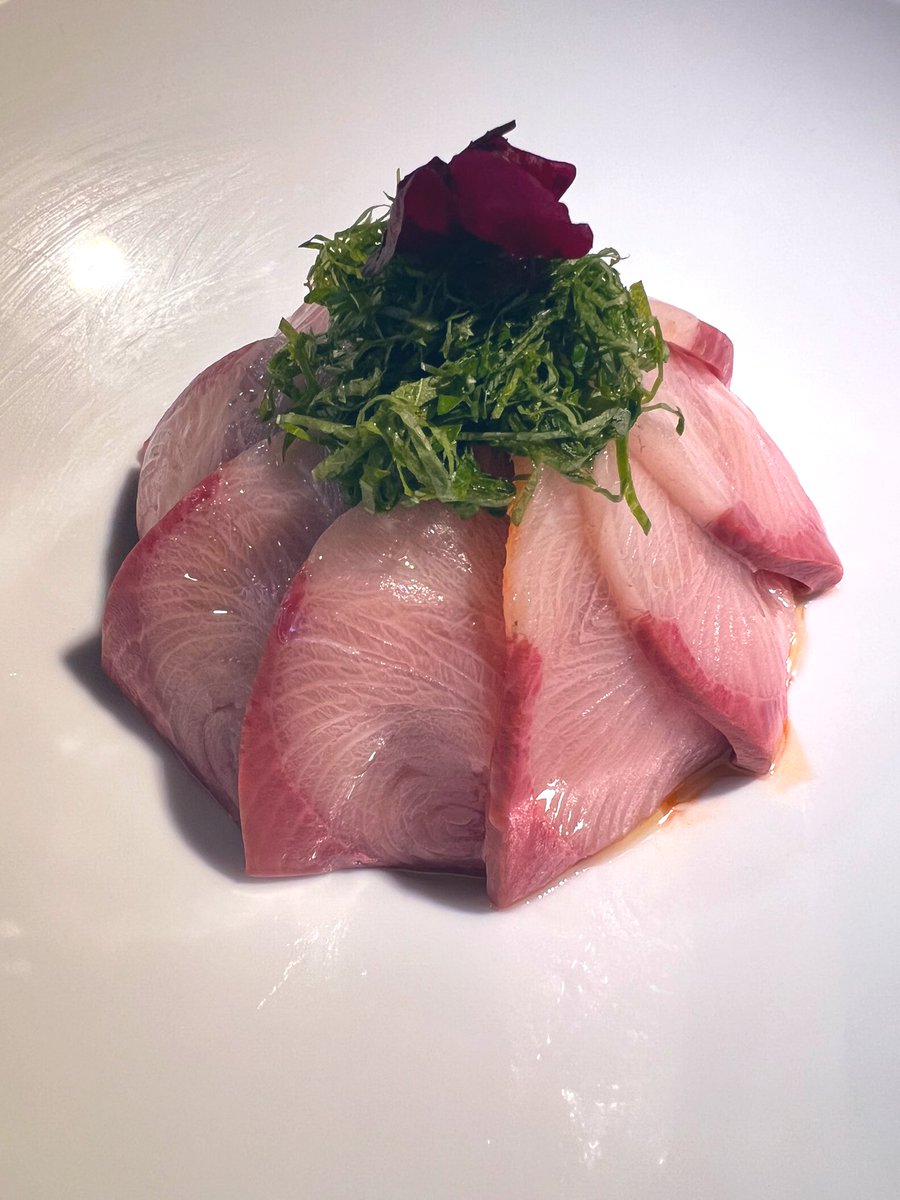 ohudong's tweet photo. 처음 맛보는 방어 냉면. 방어 안에 냉면이 있는데 생각지도 못한 조합임에도 입에 착착 감긴다. https://t.co/mKU5LVI8nK