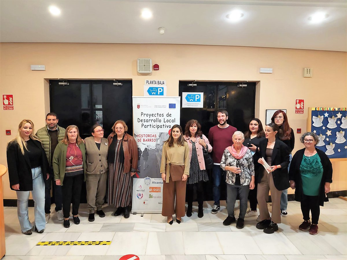 VicepresidenRM's tweet photo. Asistimos a la presentación de la webserie ‘Yo soy Historias de Barrio’ que muestra la vida del #barrio San José Obrero de #Alcantarilla en seis capítulos protagonizados por sus #vecinos con el objetivo de acabar con la segregación y el estigma https://t.co/eVFYk8qf0p