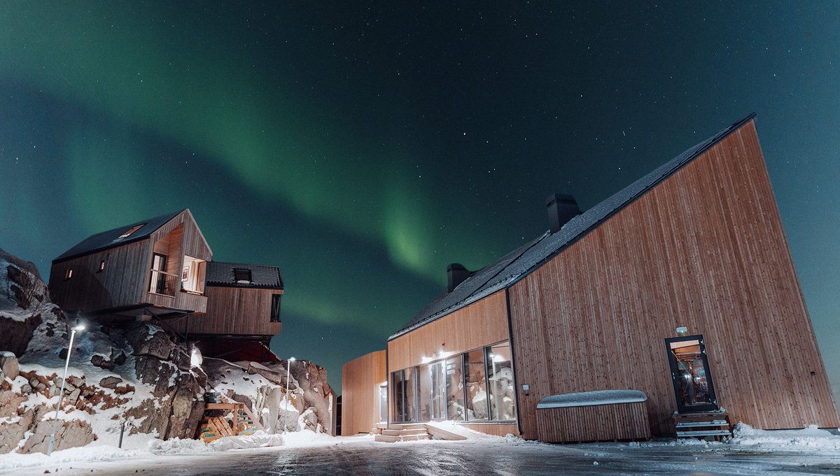 toucanmoon_PR's tweet photo. Witnessing the wonderment of the Northern Lights is likely to be on the bucket list of many people,   interested in capturing the magical dancing colours. #Hattvikalodge, have teamed up with a number of local photography guides to help visitors https://t.co/iY9fPEye2A