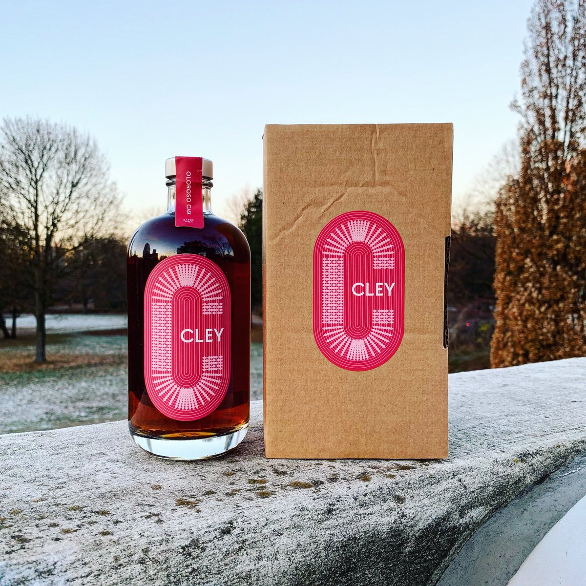 tooobi_hh's tweet photo. Yesterday, I got an amazing "Happy Holidays" surprise package from my friends at #CleyDistillery in #Rotterdam. It included both of their current #DistilleryOnly releases: the Oloroso Finish depicted here &amp; the PX Finish of which I'll post a photo later. Both are fantastic! https://t.co/qY1Z47Vvd2