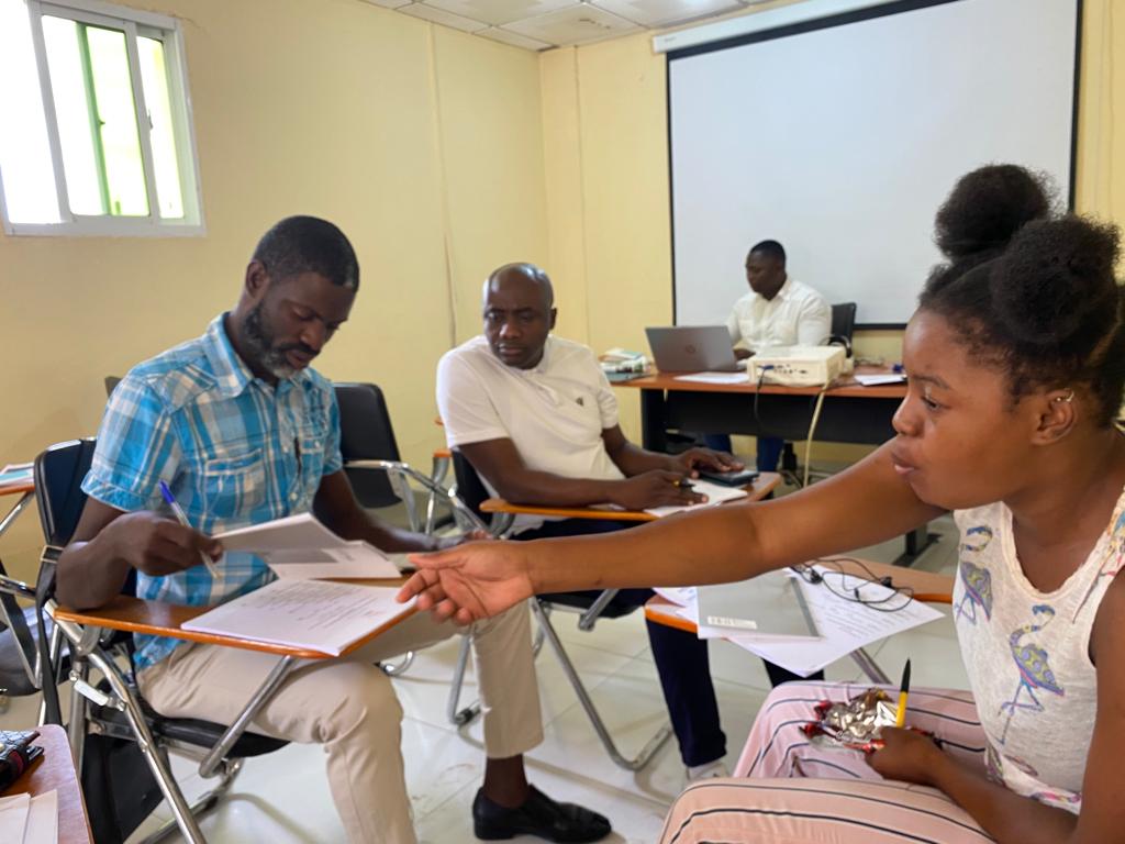 FoAAngola's tweet photo. Segundo dia de formação sobre Liderança e Valores Demócraticos para Jovens Angolanos./Lunda-Norte /Dundo.
#FriendsofAngola
@NEDemocracy
#ProjectoAgir
#Anajuc https://t.co/y2YcZGeFLw