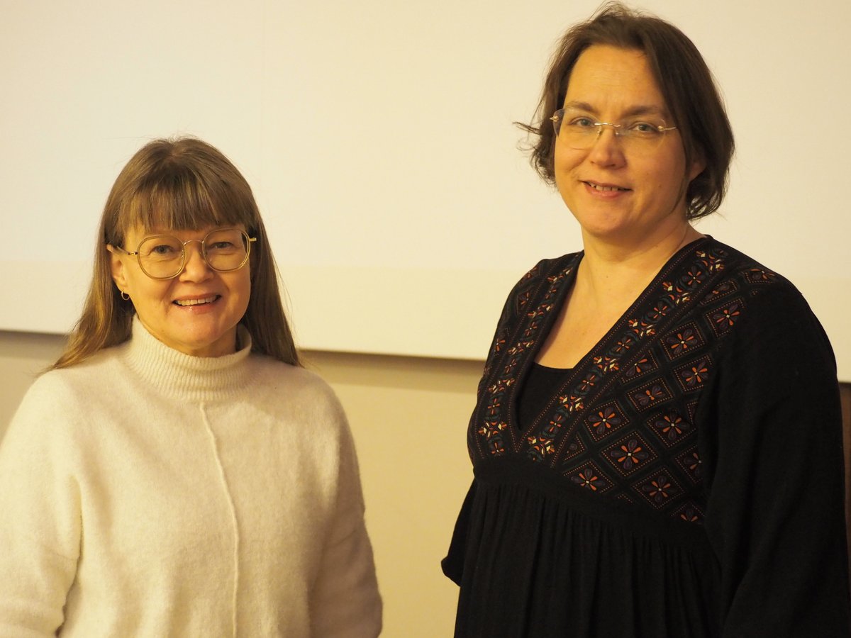 Perhehoitajat ja alan työntekijät saivat viime viikolla tietoa ja koulutusta hyvinvointialueen toiminnasta. Samalla päästiin tutustumaan uusiin työkavereihin! 

@Perhehoitoliitt Anu Lehtosaari ja  Merja Lehtiharju (kuvassa) kouluttivat teemalla ”Perhehoidon kulmakivet”.

#sataha