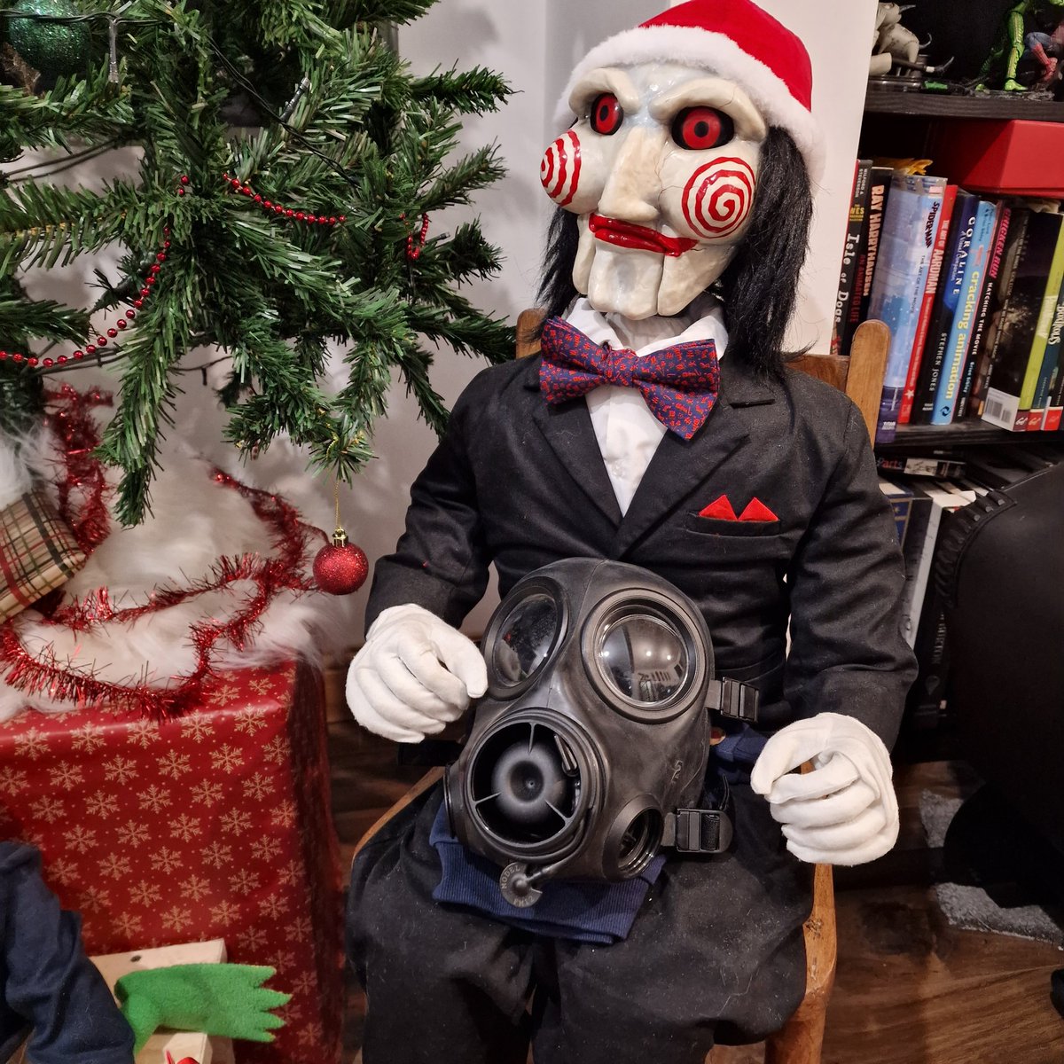 Xmas giveaway time 🍾🎉

WIN a size 2 FM12 gas mask. 🤘🤘 Includes free worldwide shipping 🌍🌎🌏. FOLLOW, RETWEET, LIKE this post and POST A PHOTO AS A REPLY of the outfit you'd wear it with or Billy will play a game with you 😈 (and you won't be entered) Entries close XMAS DAY.