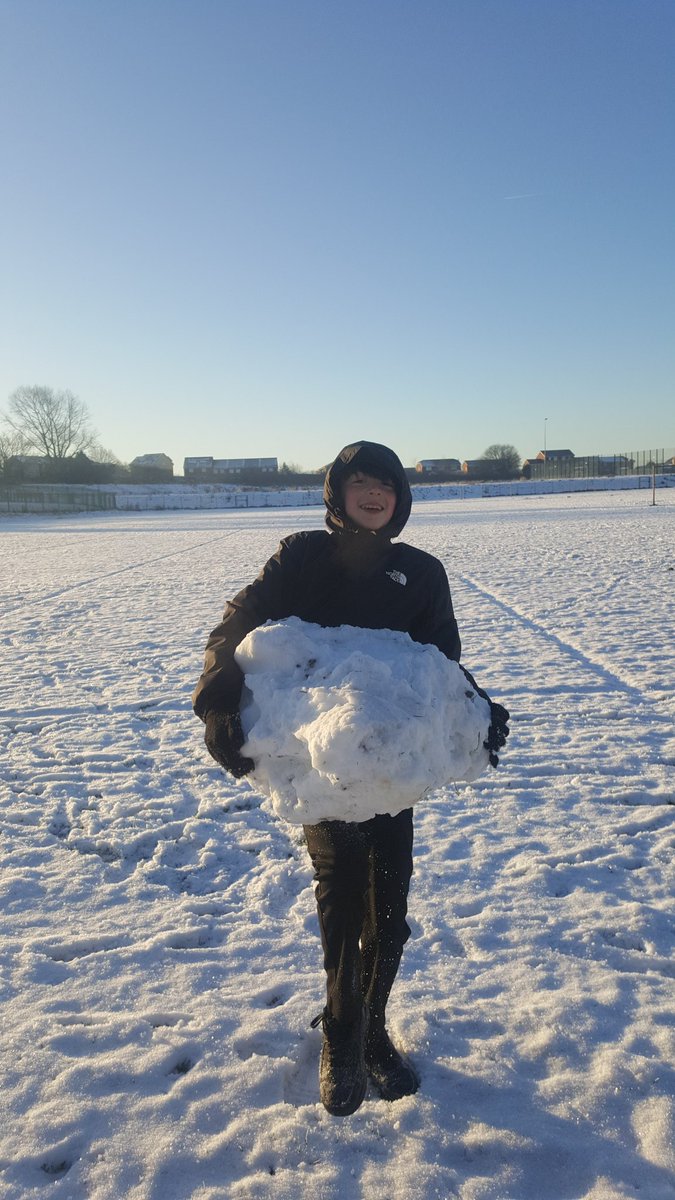 LadybridgeLs's tweet photo. Mentoring. exploring and collecting footprints at @LadybridgeHigh https://t.co/fYhBAiDDZ4