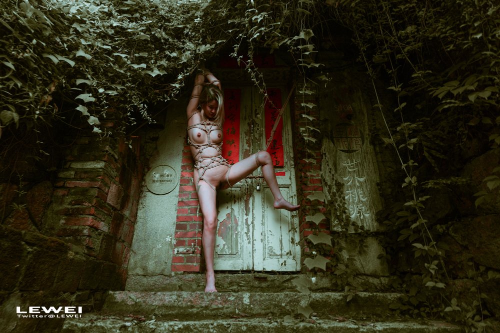 厦鼓之浪屿 2~
出镜：@jeninfer1111
#LEWEI #Shibari  #Bondage
#ChinaShibari #废墟捆绑
不止拍捆绑，各类主题创作拍摄欢迎私我约拍～
投稿：
@Fengsiyuan
@tbzt3623
@wqganenshi_ https://t.co/UrnnYCODaf