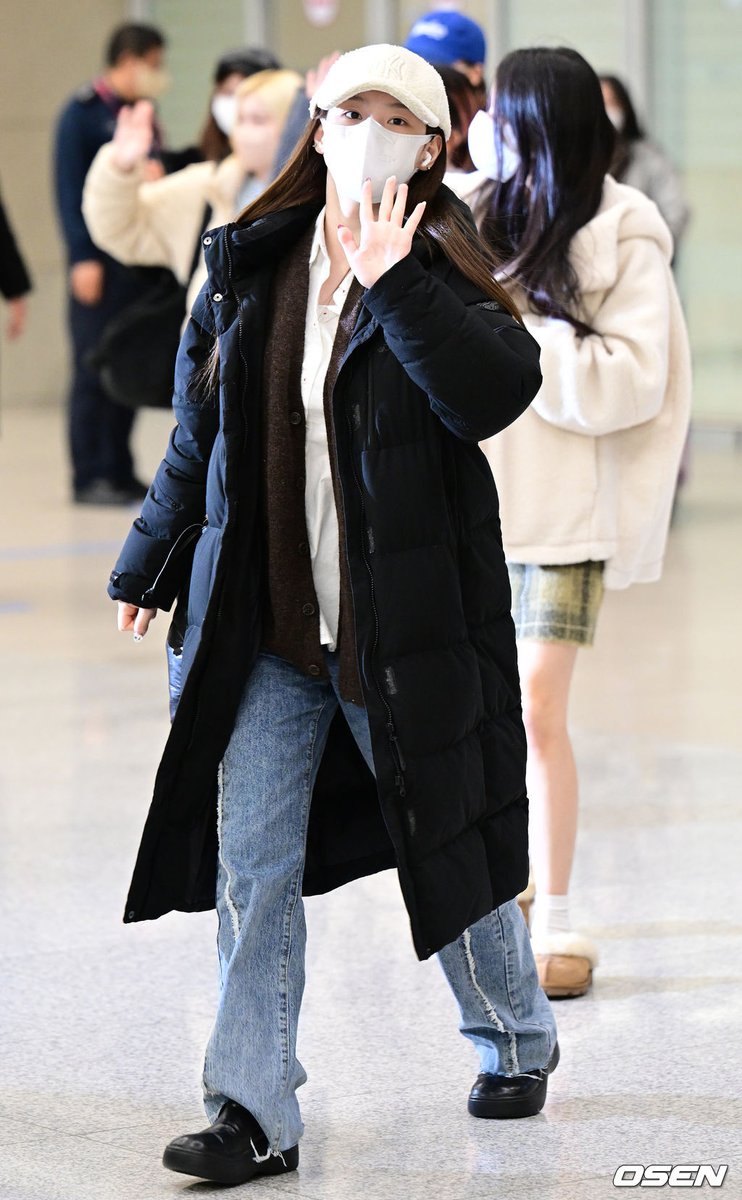 rwrforkep1's tweet photo. [221215]
#CHAEHYUN's entry article photos 📸

🔗https://t.co/lS5jviYXb5
🔗https://t.co/zwA2KlRmWw
🔗https://t.co/7ihUDuUrJe

#김채현 #KIM_CHAEHYUN #채현 #Chaehyun #케플러 #Kep1er https://t.co/qyKrrLIBcY