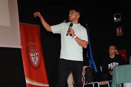 Ayer tuvimos el privilegio de disfrutar de una excelente y bonita jornada de formación, organizada por el comité de entrenadores y preparadores físicos de la RFFM.
⚽️ 🏃🏼  💨 <a href="/RFFM_oficial/">RFFM</a> <a href="/ivanamayacarazo/">ivan amaya carazo</a> <a href="/RobertoFresned6/">Roberto Fresnedoso</a> 

#colegiolitterator 
#realfederaciondefutboldemadrid