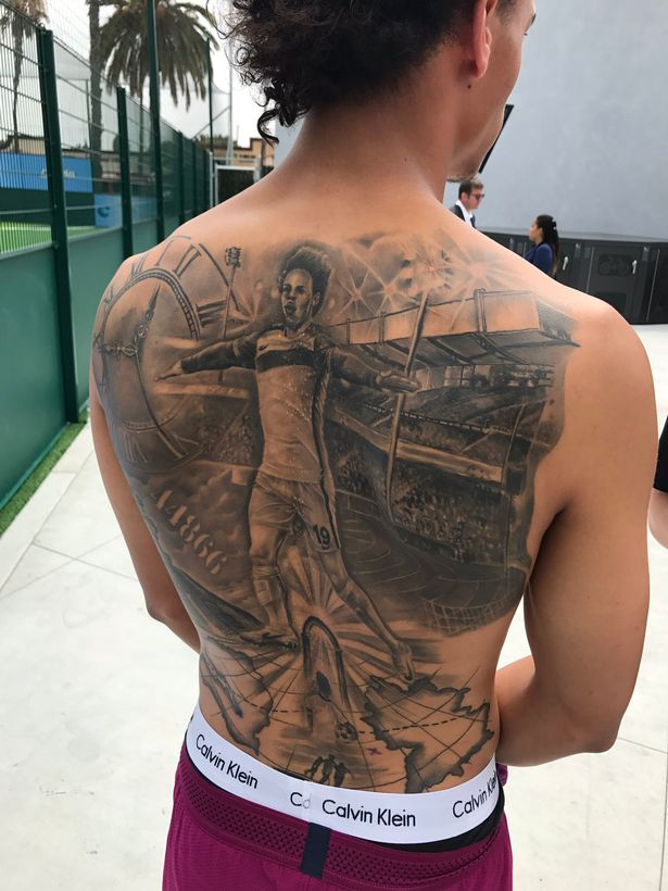 Zoryall's tweet photo. @TalkMyFootball Dans la même catégorie que celui de sané en terme de "mais pourquoi?" https://t.co/N6irDjk7Vy
