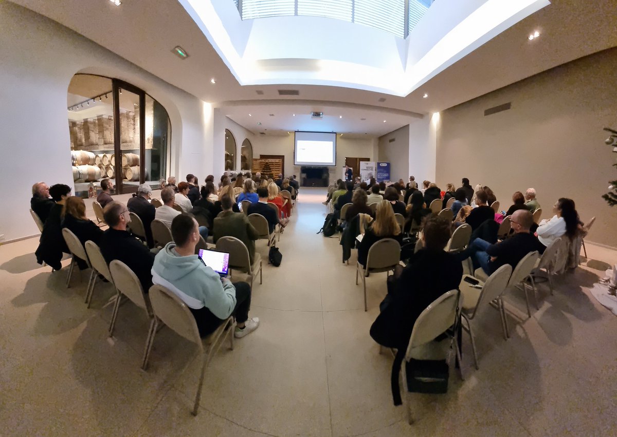 CRT_RegionSud's tweet photo. [#RDVDUCRT] Cap sur le Château Sainte-Roseline 🍷 🍇 aux Arcs-sur-Argens ce matin pour se projeter sur les tendances qui vont marquer le secteur du tourisme en 2023 👉 prochain rdv le 31/01 en visio pour parler de la situation sur les marchés internatinaux avec @atout_france https://t.co/eRLL6OFBxm