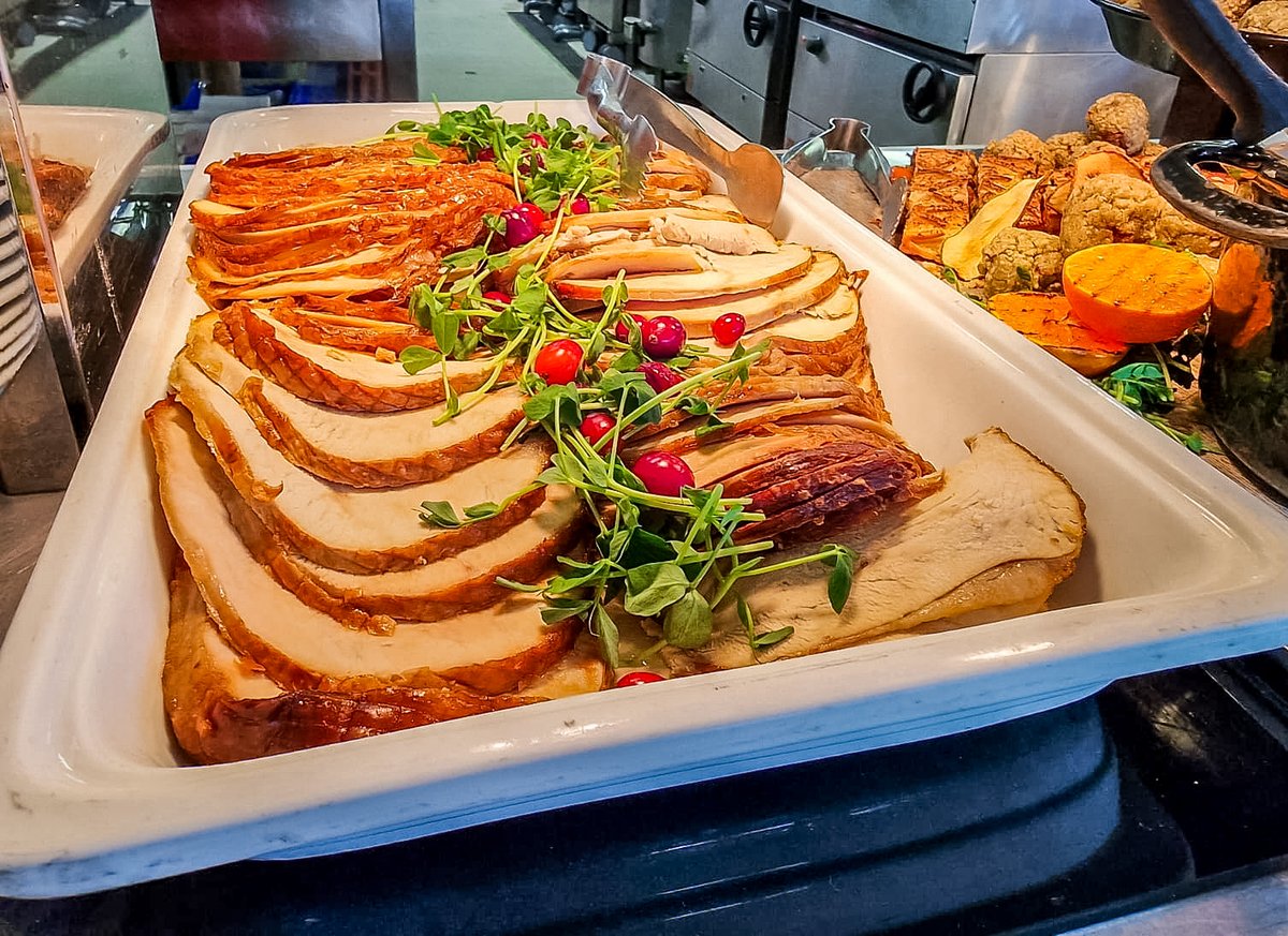 tf_scotland's tweet photo. Christmas is truly in the air at St Leonards!

The team put together a beautiful Christmas lunch for the staff and pupils. A brilliant and tasty end to the year for all! 

#thomasfranksscotland #food #scottishfoodie #Scottishchef #scotlandfood #scotland https://t.co/ceD3gJypuF