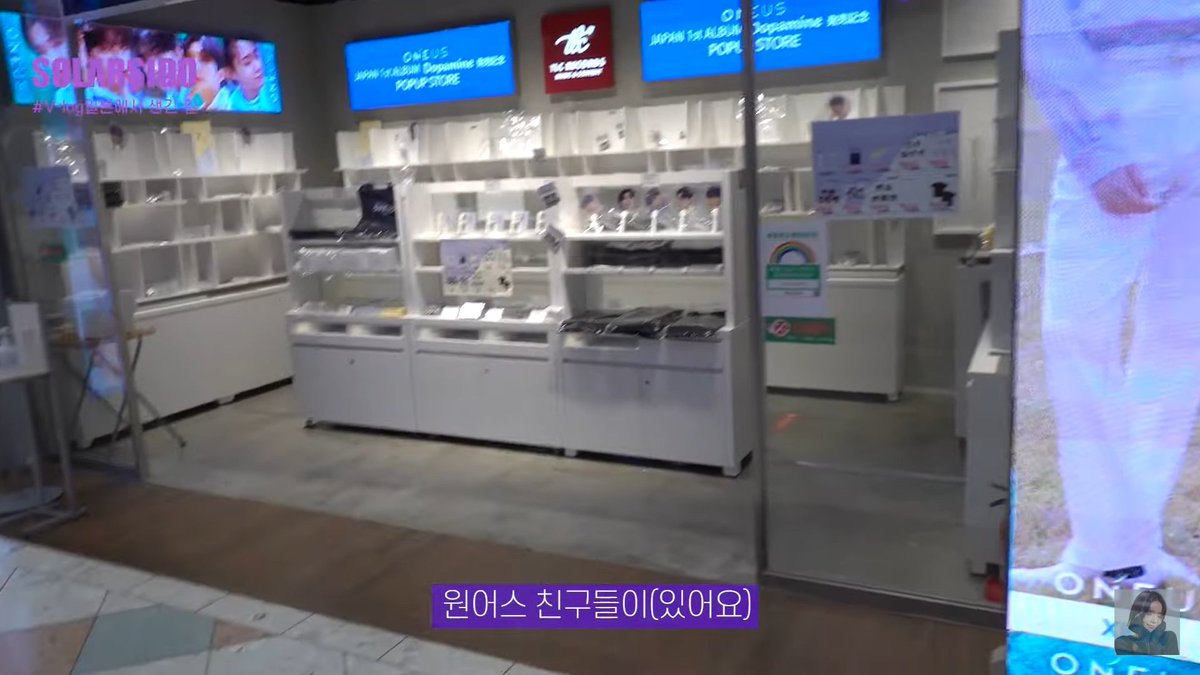 oneusmagazine's tweet photo. 221215 | Solar'ın YouTube kanalında yayınladığı Solarsido vlog videosunda, Solar ve Moonbyul AVM'de Oneus'ın Japonya'daki Pop-Up mağazasını buldu.

(Videonun çekimlerinde Mamamoo üyeleri Japonya'da promosyon yapıyordu.)

cr moodarada2
#oneus #원어스 @official_oneus 
#omt_221215 https://t.co/EAoS24Bmob
