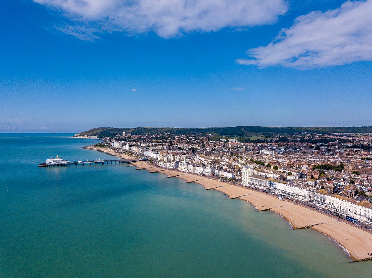 VisitSEEngland's tweet photo. 🏆Eastbourne has been named the best place in the UK to go on a day or overnight trip in 2023
🌆 Time Out - the global media and hospitality brand heralds the East Sussex town’s rising status as a creative and cultural hub, with contemporary art galleries
📸 @VisitEastbourne https://t.co/hiABOsyBFL