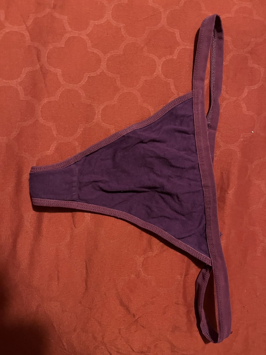 EbonyOnlyfans's tweet photo. Juicy panties for sale. I can get them soaked, creamy or squirt juice all over 😘 #panties #creamymami #pussy https://t.co/mF0KkxdSA2