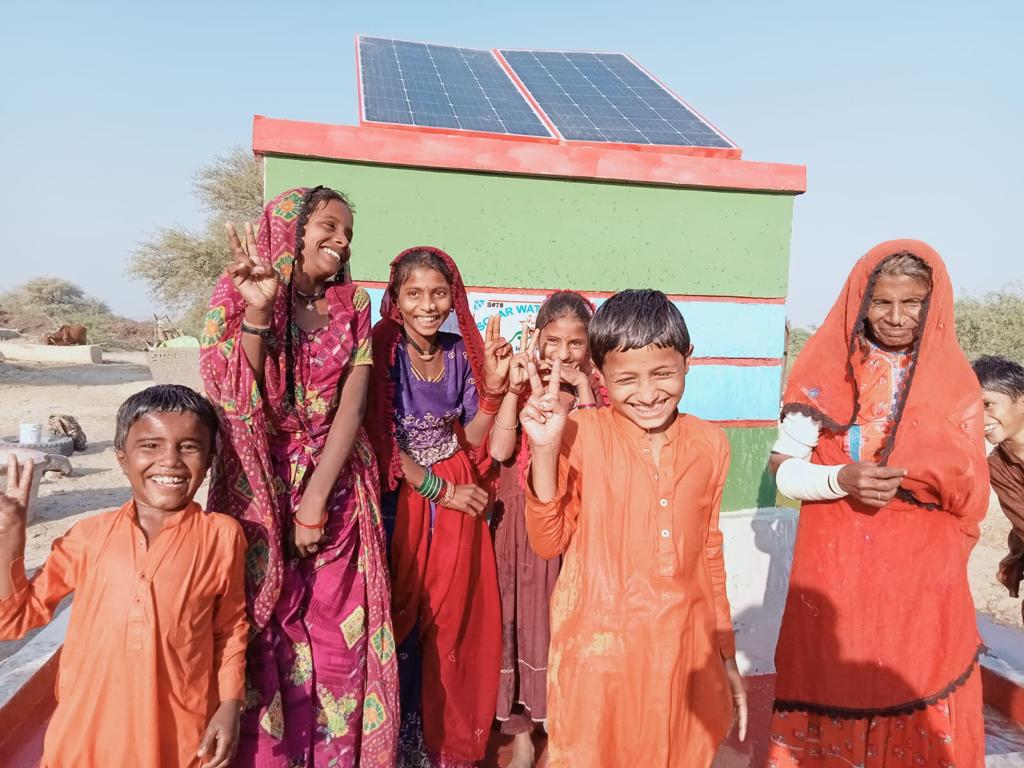 CharityDoings's tweet photo. Another Solar Water Project, that will provide water to both humans and animals has been installed in Achro Thar, Sanghar, Sindh!

Pakistan is still severely suffering because of the floods and even a drop of clean water is priceless.

Please support them! 

#Solarwaterproject https://t.co/E4KLMtlwsO