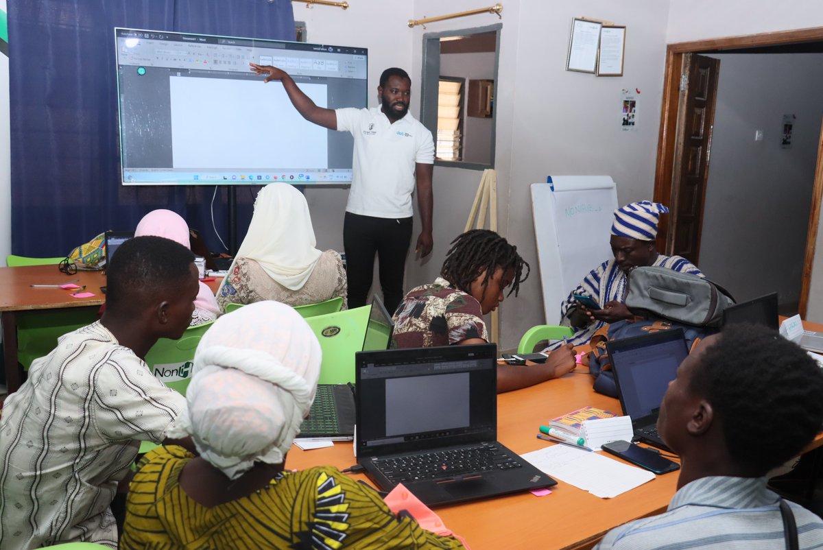 Luchyba's tweet image. I facilitated the first session of the @KomsekoGH #Digital #Job #skill in Wa. Thanks, @DigitalOppTrust and @Ghanathink for putting this together for the #youth in Wa.