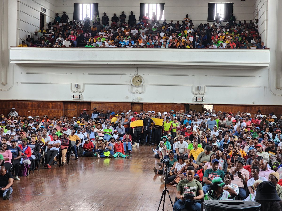 MathibaneTebogo's tweet photo. @HermanMashaba received a warm reception by the masses. https://t.co/EqxDqVC8Kj