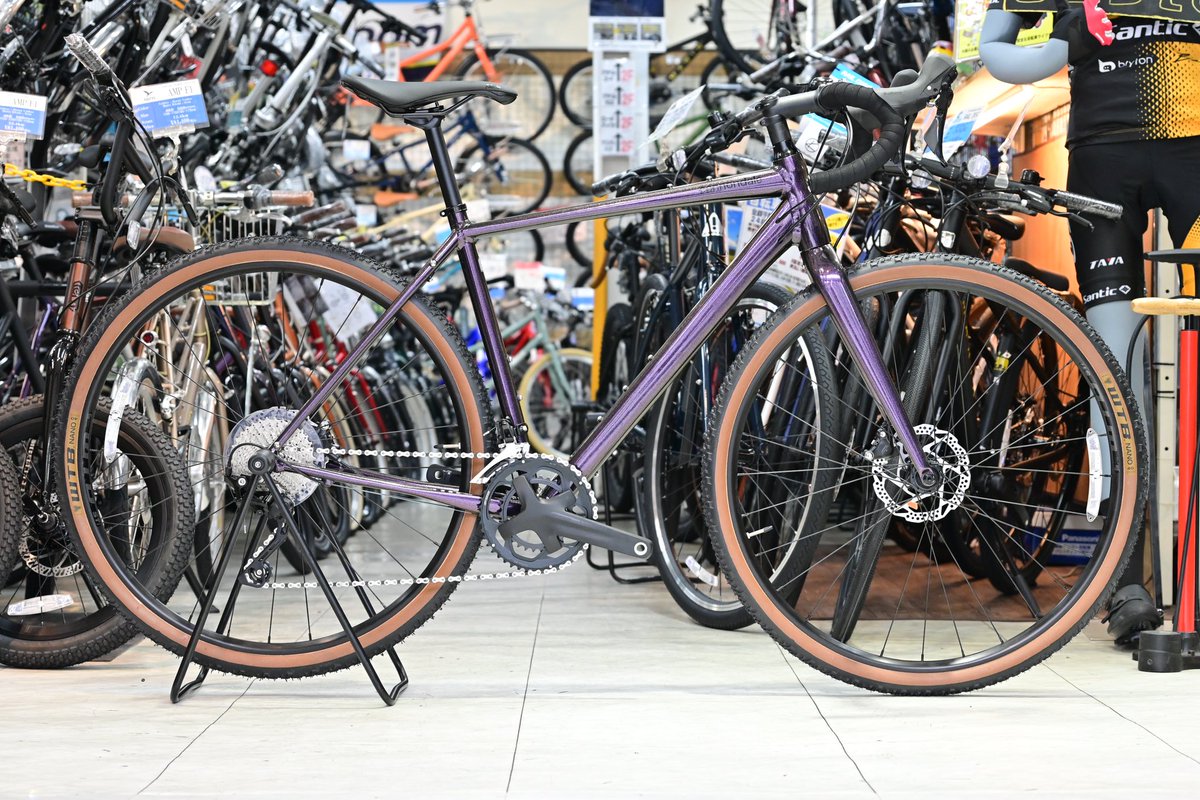 SeocycleSamezu's tweet photo. キャノンデール トップストーン2 Mサイズ在庫あります。
通勤からグラベルまで、オンもオフもかなり遊べるバイクです。

#グラベルロード #キャノンデール #cannondale https://t.co/06P4WPj8vJ