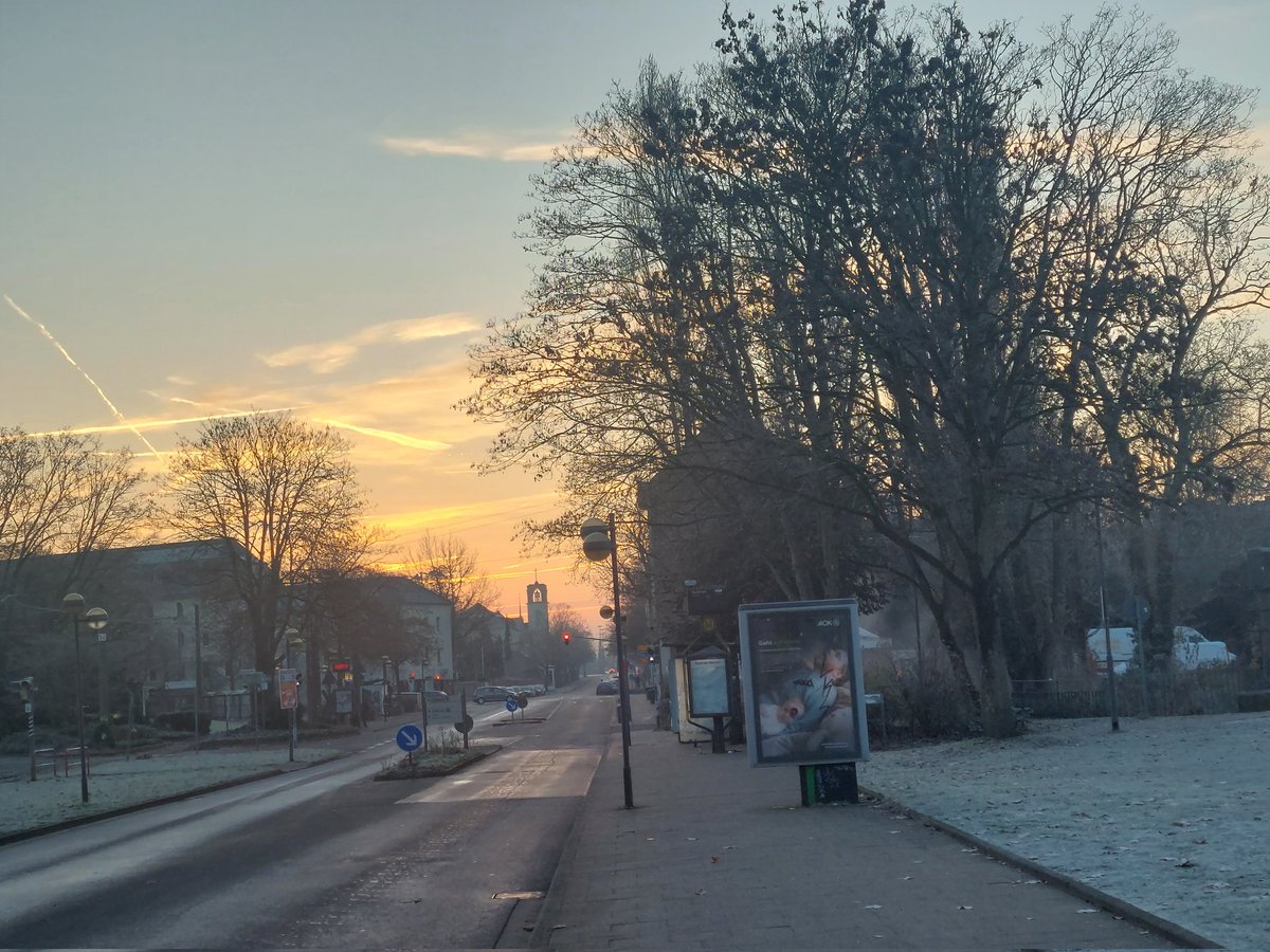 li_ulrike's tweet photo. #Spaziergang nach dem #Frühstück #Neuss #Obertor #Erftkanal❄️☀️ https://t.co/AETvlup9AO