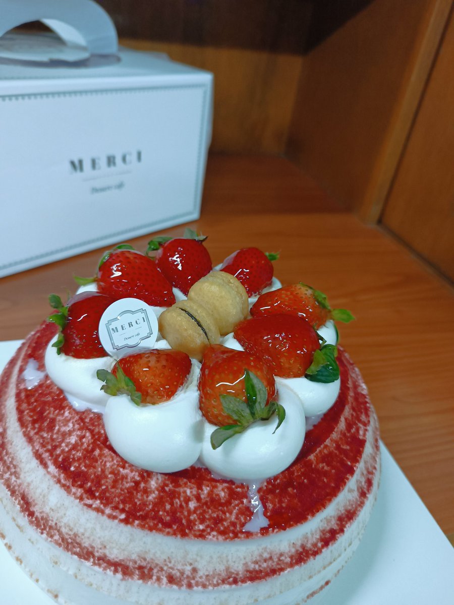 retlync's tweet photo. So beautiful 🍓 https://t.co/HhwRQhTb0G
