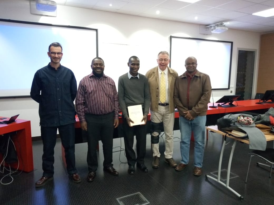 LaboratoireLAM's tweet photo. 🧑🏿‍🎓 Suite à leurs soutenances en anglais le 13 décembre 2022, Jackson Kago et Nathan Kariuki se sont vus délivrer le titre de Docteurs de l'Université de Bordeaux. Leurs travaux portent sur le #Kenya et la #géographie.
https://t.co/rEhwAZTXQ6 https://t.co/H9u1yVmhCK
