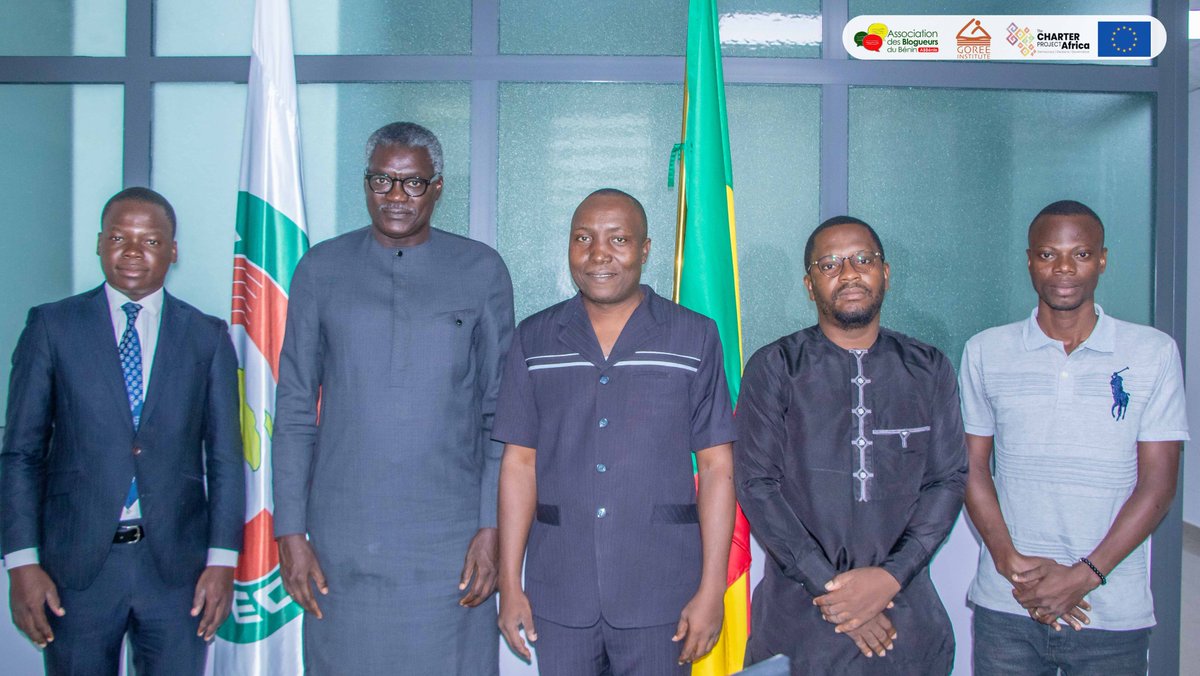 ab_benin's tweet photo. Le RR de la CEDEAO au Bénin a reçu en audience le staff de #LaLoupeElectorale. Le chef de la diplomatie ouest-africaine s'est vu présenter la Civic Tech initiée par l'@ab_benin et qui vise à contribuer à des élections inclusives &amp; transparentes. 

🌐 https://t.co/7OCInYySPn https://t.co/vZQLILn7dI