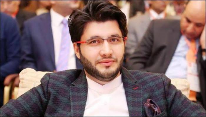 HuzaifaKhan021's tweet photo. Javed Afridi not participating in today's draft as a protest to Ramiz raja statement about hosting matches in Peshawar .Ramiz said pehawar is a red flag and international players are not ready to travel peshawar .
@JAfridi10 @iramizraja https://t.co/Otv6OHSPDo