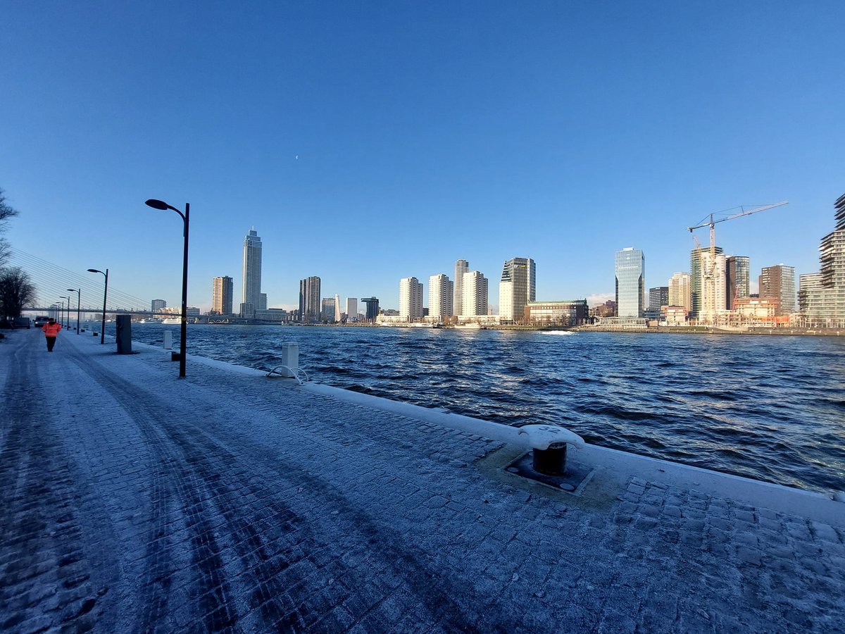 hansjepansje's tweet photo. Zicht op het centrum van #Rotterdam vanaf de #maaskade, #Noordereiland https://t.co/EemBuMS64F