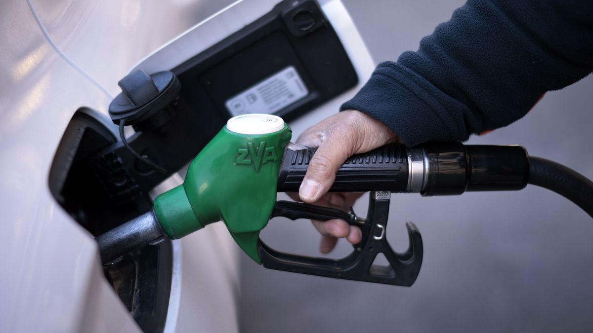 decisiondigi's tweet photo. La Comisión Nacional del Mercado y la Competencia (CNMC) inspeccionó las sedes de las tres grandes petroleras españolas, Repsol, Cepsa y BP, tras una denuncia presentada por dos asociaciones de operadores independientes. #actualidadnacional

https://t.co/9zLPi7QDYh https://t.co/fwdwnvx5CM