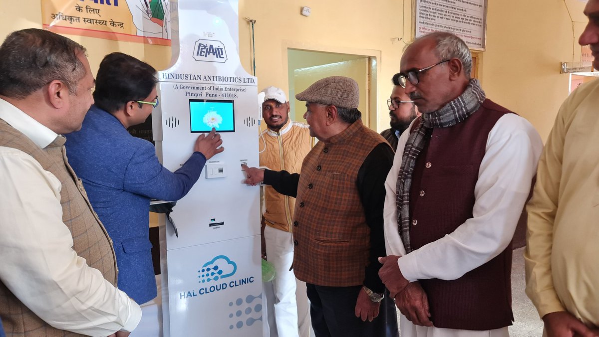 आगरा मैं तहसील किरावली क्षेत्र के अंतर्गत सामुदायिक स्वास्थ्य केंद्र किरावली पर आज 15.12.2022 को  स्वास्थ्य एटीएम का लगाया गया। इसका शुभारंभ माननीय विधायक चौधरी बाबूलाल जी एवं डॉ. राज कमल ( अधीक्षक), श्री रामेश्वर चौधरी जी ने संयुक्त रूप से फीता काटकर किया। <a href="/DhsAgra/">CMO Office Agra</a> <a href="/nhm_up/">NHM UP</a>