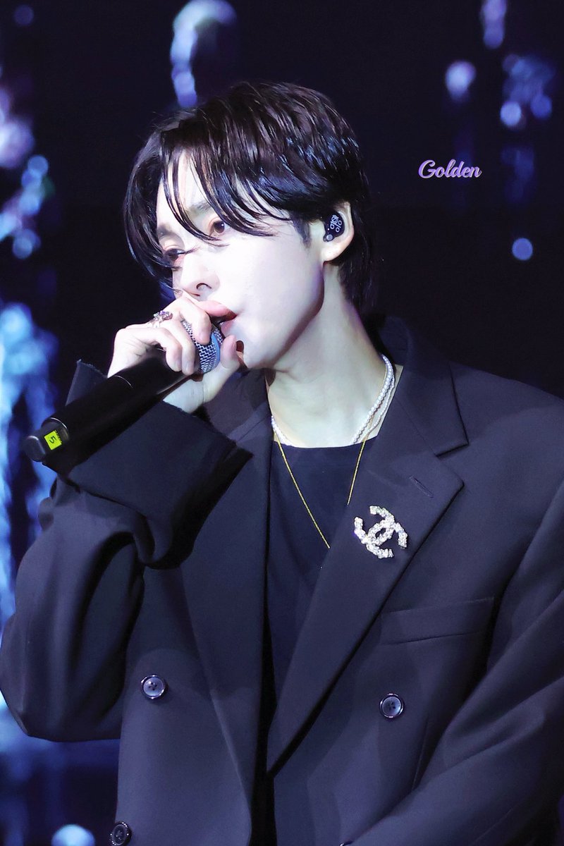 Golden_0817's tweet photo. 221210 MIC_ON_in_THAILAND 
#김진우 #JINU #위너 #Winner https://t.co/SG20fTQd7U