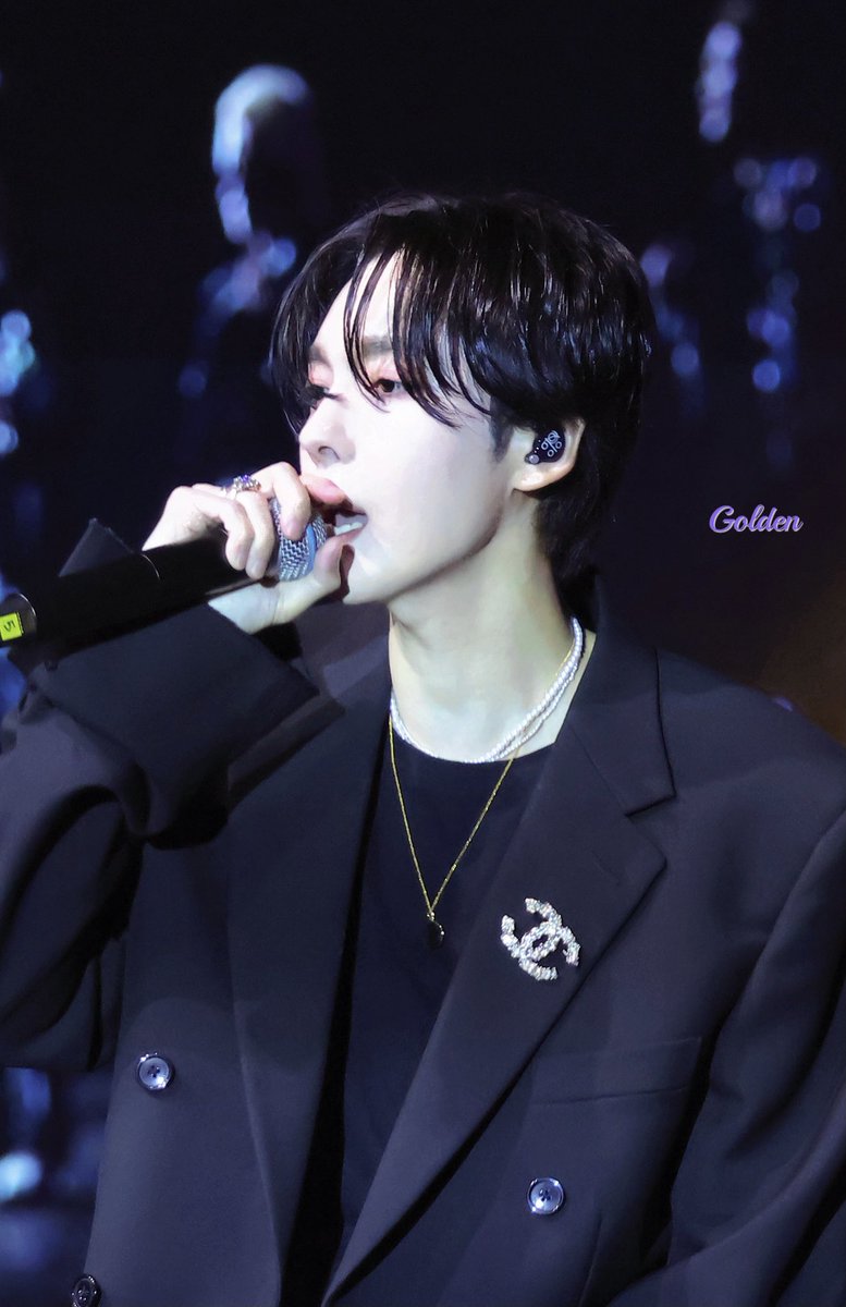 Golden_0817's tweet photo. 221210 MIC_ON_in_THAILAND 
#김진우 #JINU #위너 #Winner https://t.co/SG20fTQd7U